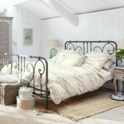 Bett Genouillé