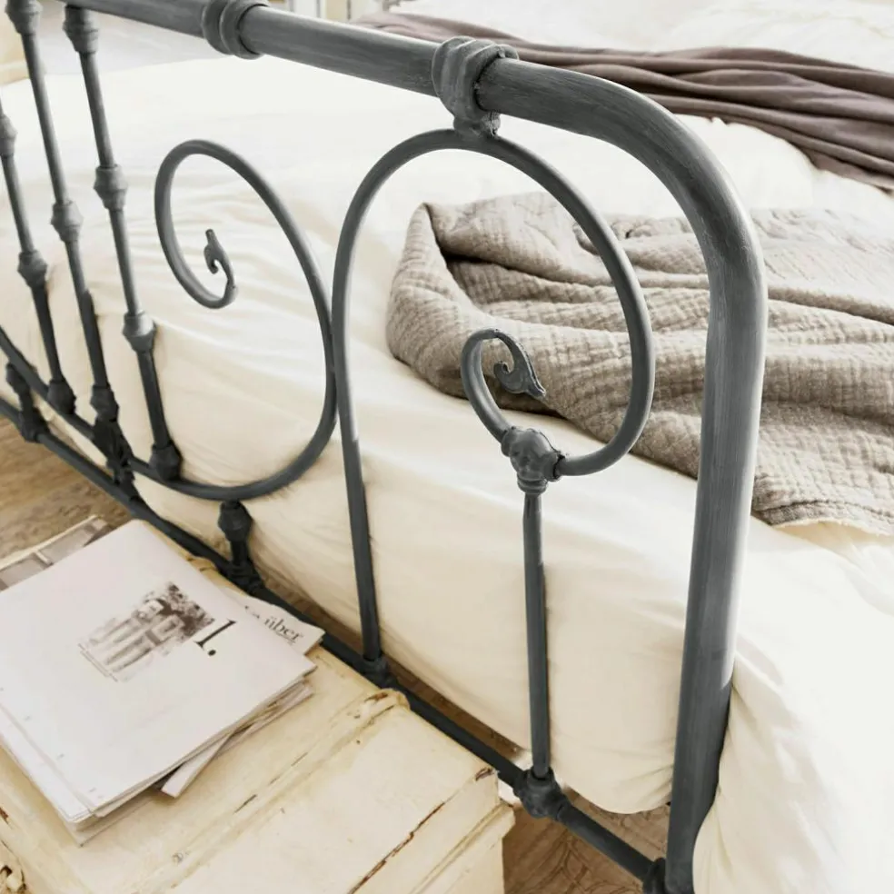 Bett Genouillé