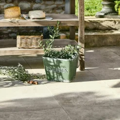 Eimer Garden